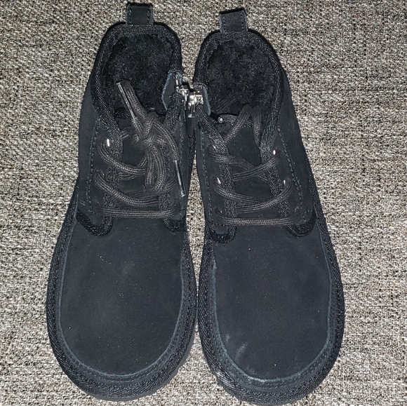 UGG Unisex-Child Neumel Ii Boot - Size 12 - Picture 1 of 6